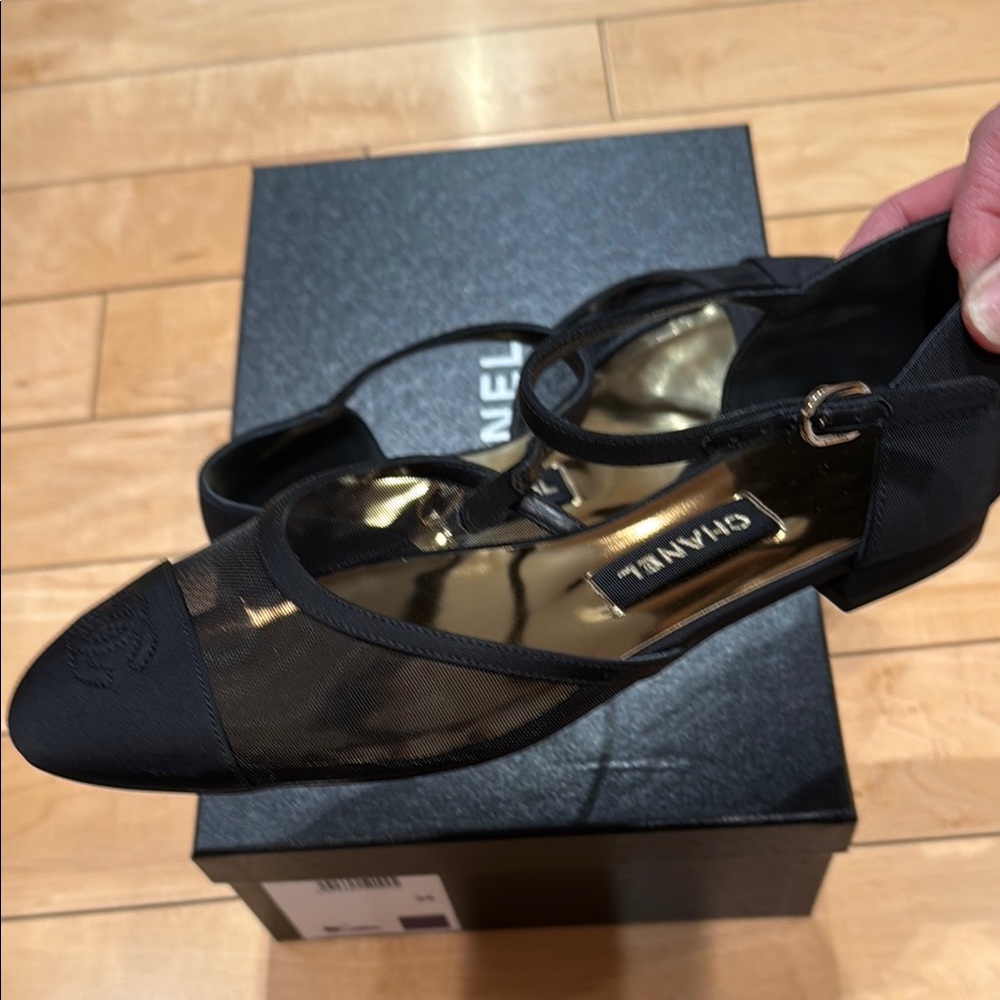 Chanel Black and Gold Women's Shoes - Picture 5 of 8